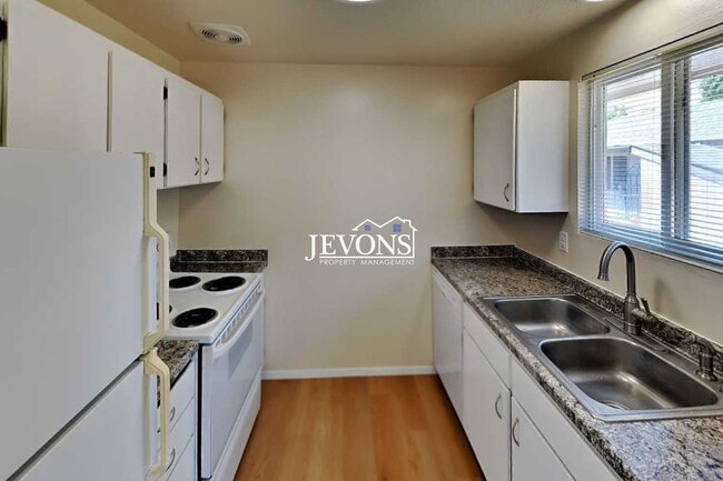 Building Photo - 404 S 81st Ave Unit 2