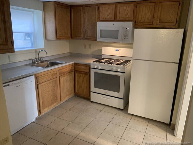 Building Photo - 95 Gordon St Rental