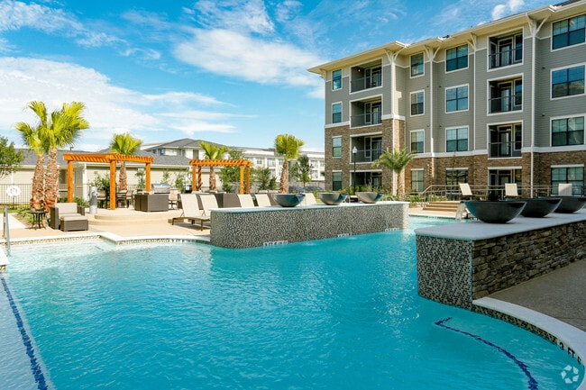 Photo - Beacon at Buffalo Pointe