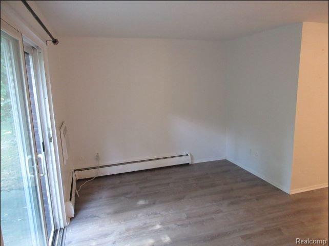 Photo - 31831 Grand River Ave Unidad 70