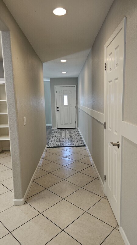 Photo - 711 S Roca St