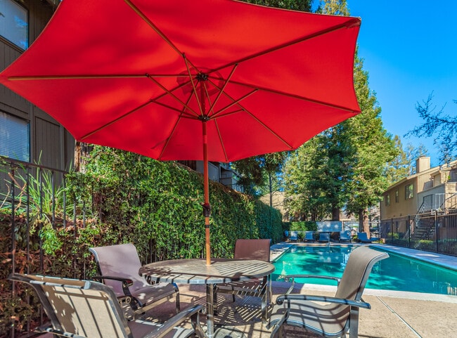 Photo - Donner at Fair Oaks