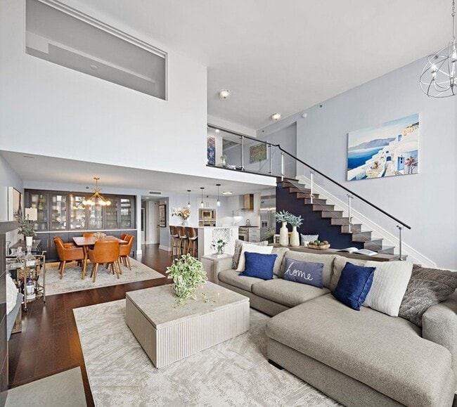 Photo - 1125 Maxwell Ln