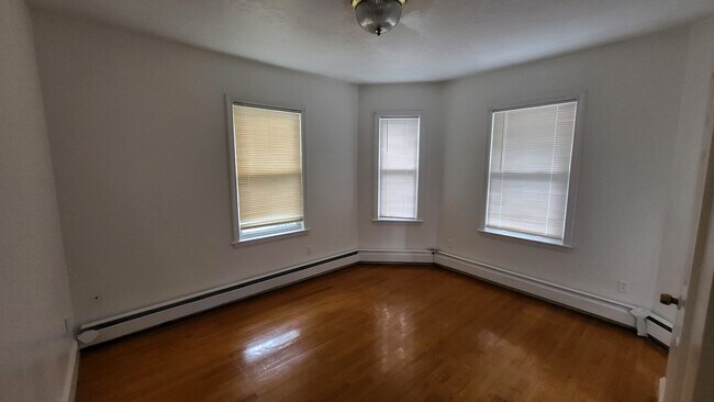 Photo - 30 Rexhame St Unidad 1st Floor