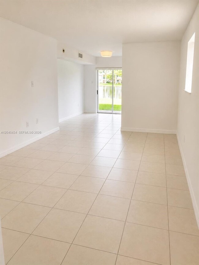 Photo - 2931 SE 12th Rd Unidad 106-55