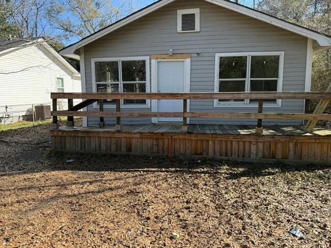 Building Photo - 1161 McRae Ave