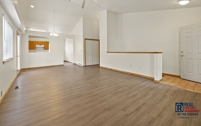 Building Photo - Single-Family 4 Bed 3 Bath: Maintenance-Fr...
