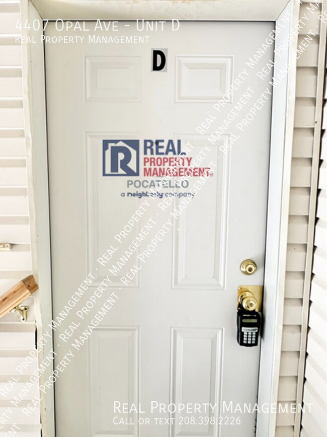 Photo - 2 Bedroom 1 bath Apartment - Small dog all... Unit D