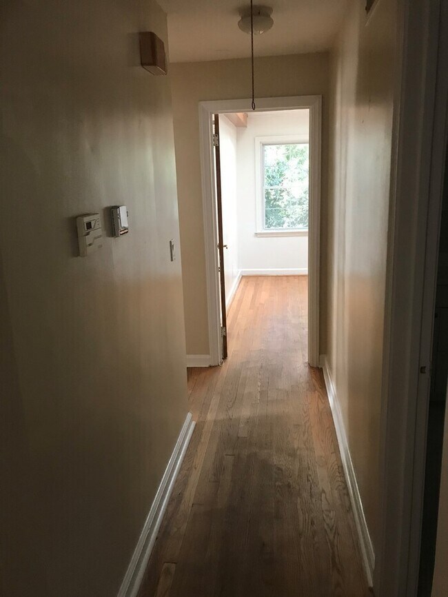 Photo - 1933 Kilburn Dr NE