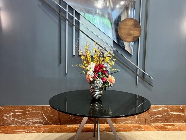 Photo - 211 E Ohio St Unidad 809