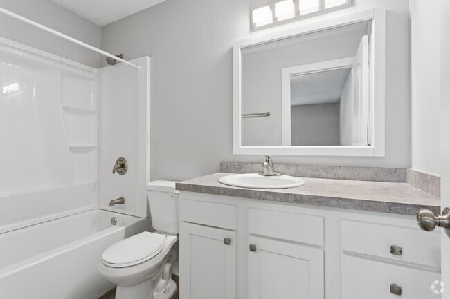 1BR, 1BA - 700SF - Bathroom