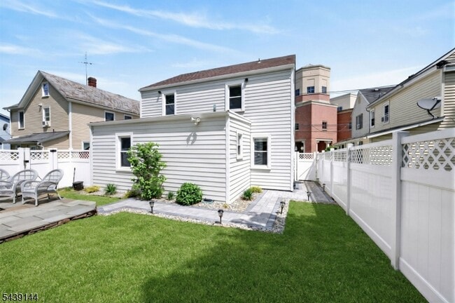 Photo - 12 Capner St
