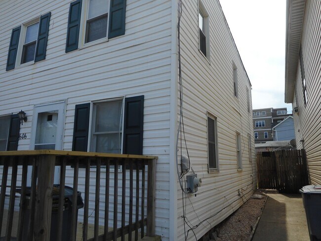 606 Water St