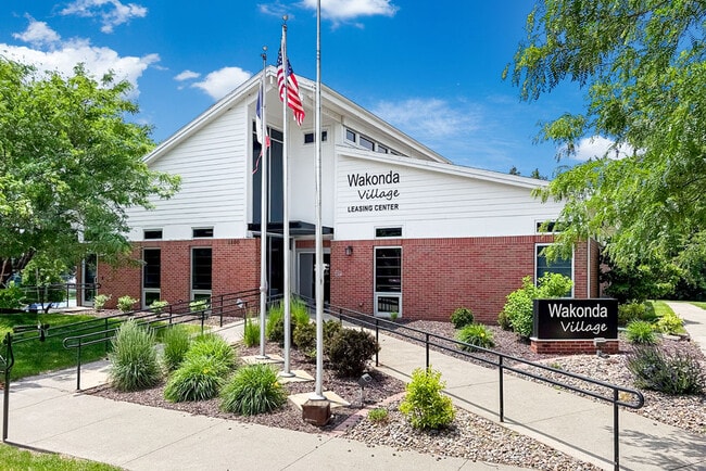 Oficina de arrendamiento - Wakonda Village and Manor Apartment Homes