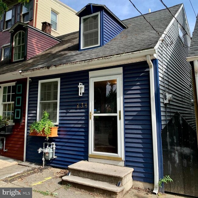 Photo - 231 E Chestnut St Townhome