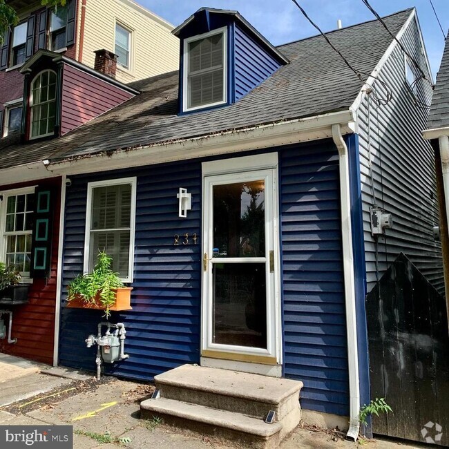 Building Photo - 231 E Chestnut St Rental