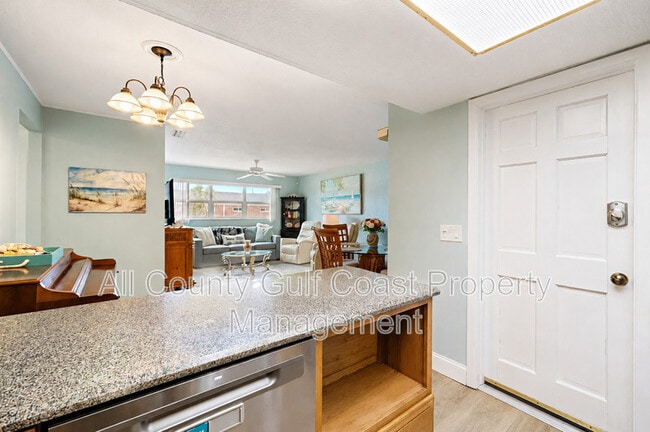 400 Base Ave E