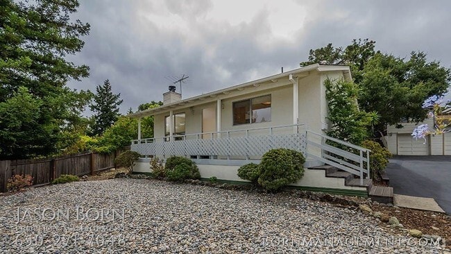 Building Photo - 966 Lakeview Way Rental