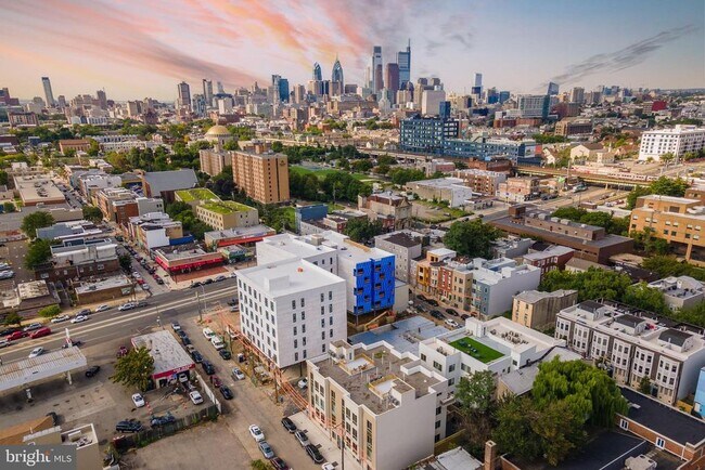 Building Photo - 1222 N Marshall St Unit 401