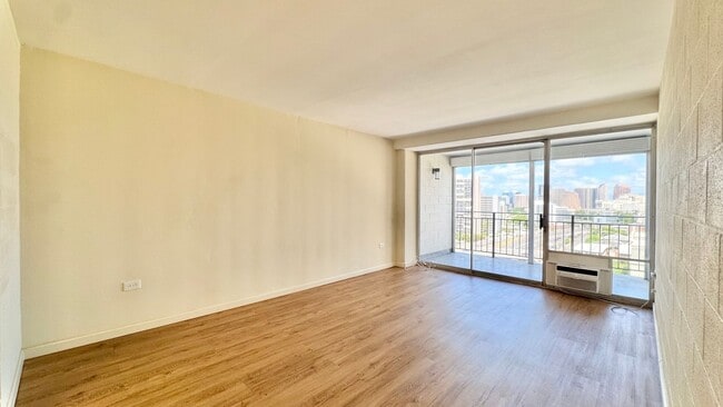Building Photo - 1415 Victoria St Unit 1010