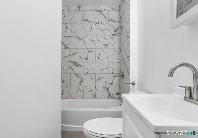 Photo - 301 Poplar St