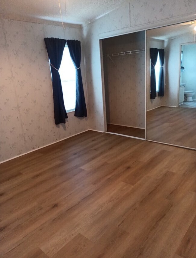 841 W Colonial Cir
