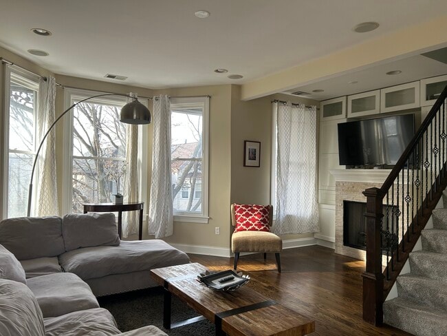 Photo - 3249 N Hoyne Ave Unit 3