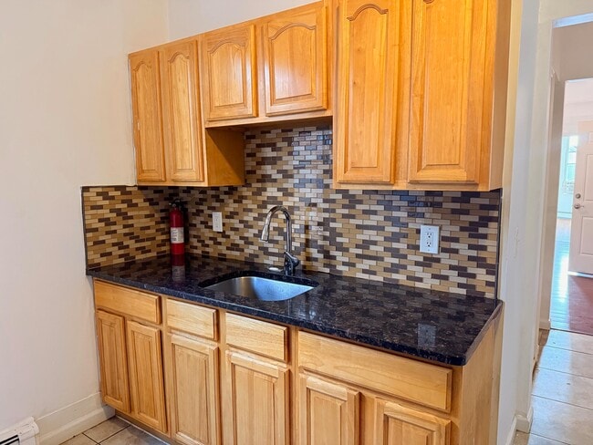 Photo - 35 W 47th St