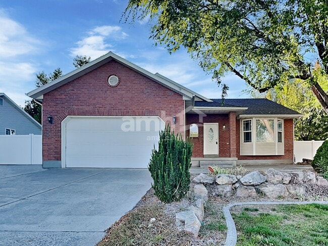Building Photo - 1190 Inverness Dr