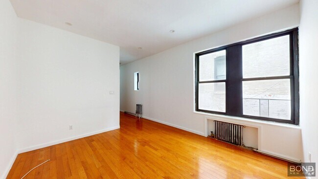 Building Photo - 137 E 30th St Unit 5B Rental