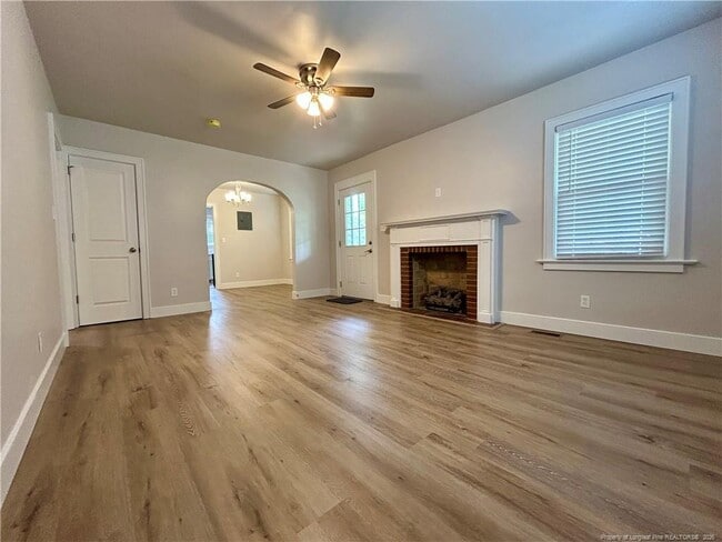 Photo - 211 N Roberts St