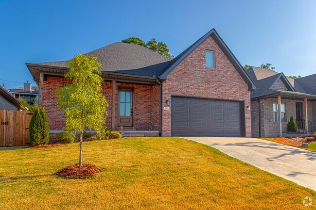 Building Photo - Newer Construction WLR home