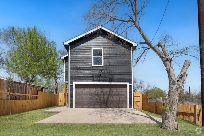 Building Photo - Spacious 3BR House in San Antonio Close to...