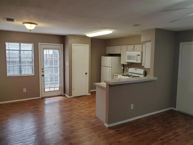 Photo - 801 Bracewood Cir