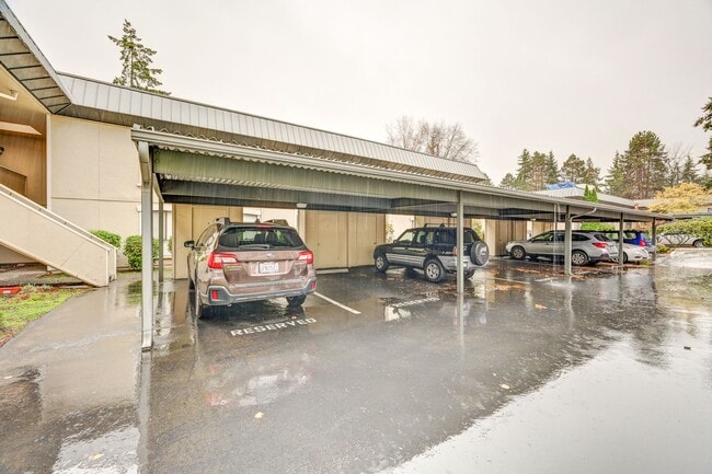 Building Photo - Cozy Condo, Smack-dab in the Middle of Bellevue