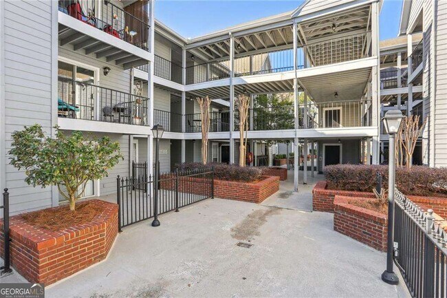 Photo - 432 Granville Ct