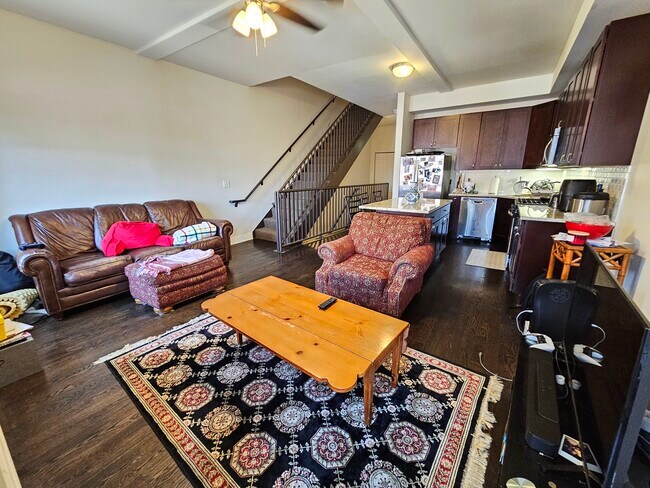 Building Photo - 939 W Armitage Ave Unit 3