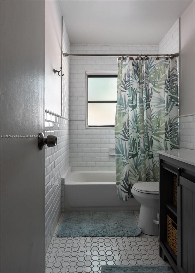 Photo - 1115 Van Buren St