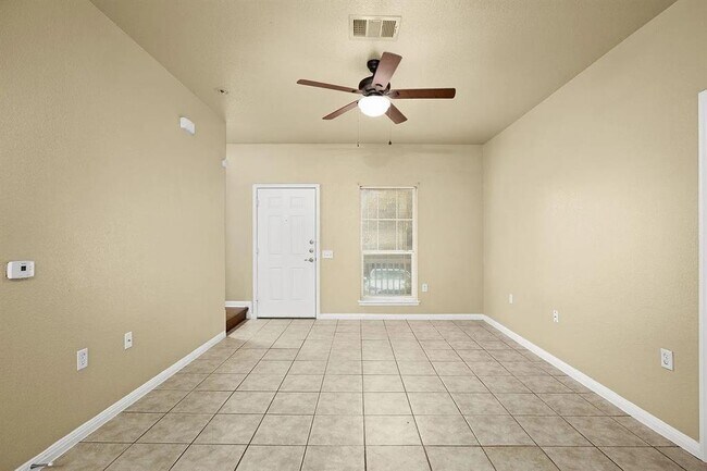 Photo - 1812 Maple Ave