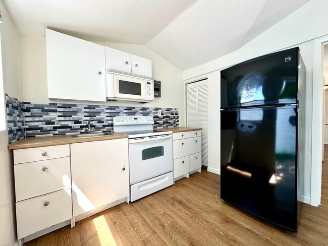 Photo - 6101 Webster Ave Unit 2