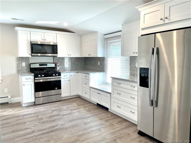 Photo - 31 Ledge Ave Unit 2