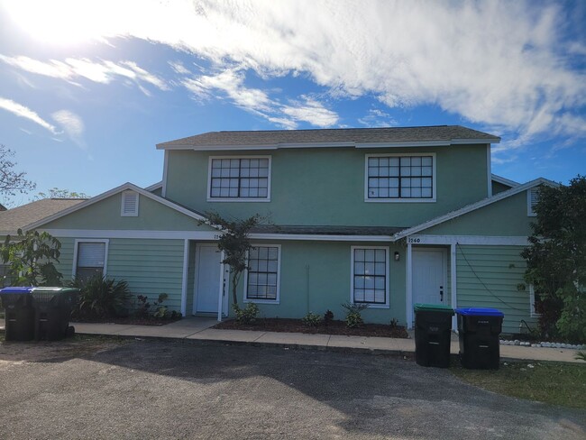 Building Photo - 1236 Dovehill Dr Unit 1248