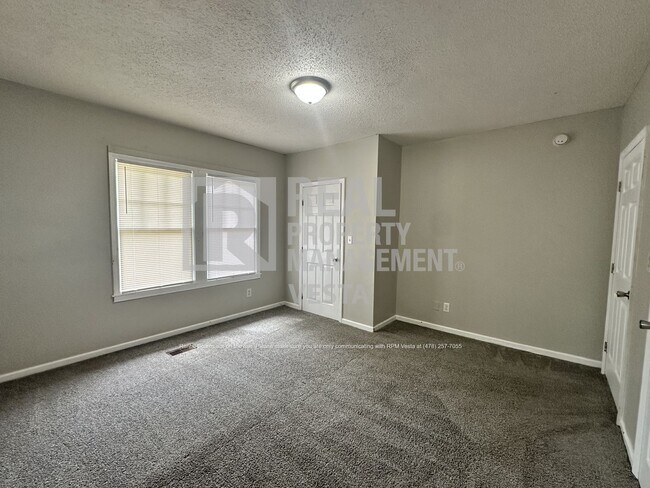 Photo - 1082 Lamont St