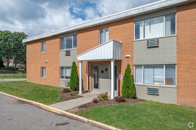 Entrance - Creekside Apartments