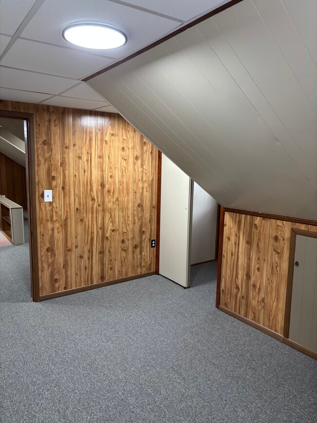 Building Photo - 345 E 12th St Unit Apt. C