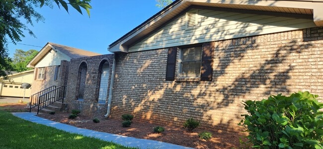 Photo - 5787 Lorraine Dr