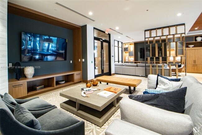 Building Photo - 9000 Ramblewood Dr Unit 725 Rental