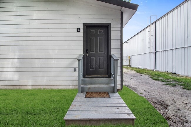 Photo - 405 Medina St