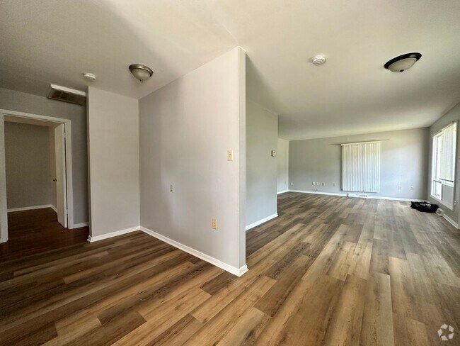 Building Photo - Newly remodeled 3 bedroom 1.5 bath Rental