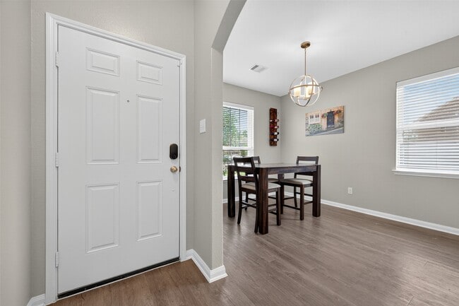 Photo - 542 Oporto Path